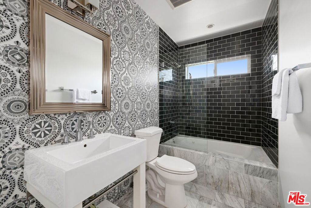 12545 Walsh Avenue Property Photo 19
