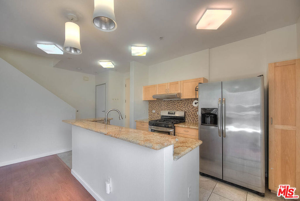 302 E 19th Street 7 Property Photo 11