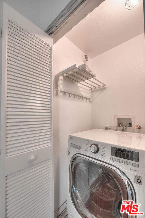 302 E 19th Street 7 Property Photo 14