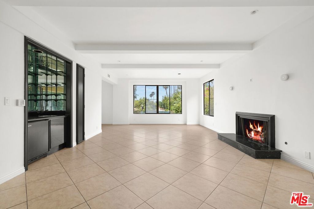 1121 La Collina Drive Property Photo 2