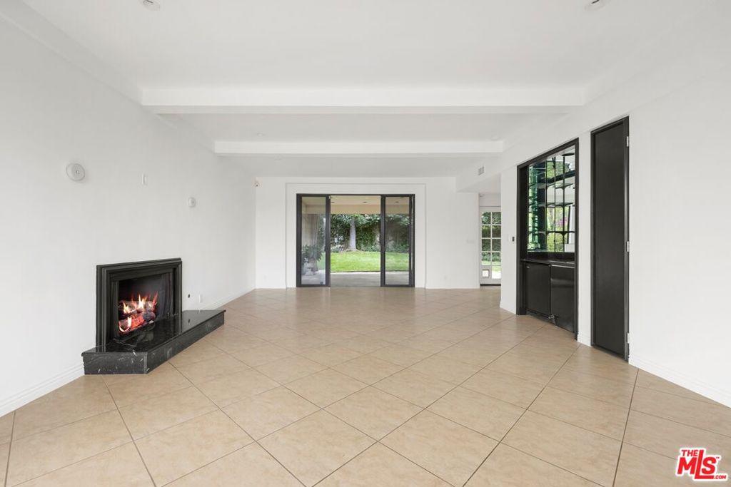 1121 La Collina Drive Property Photo 4