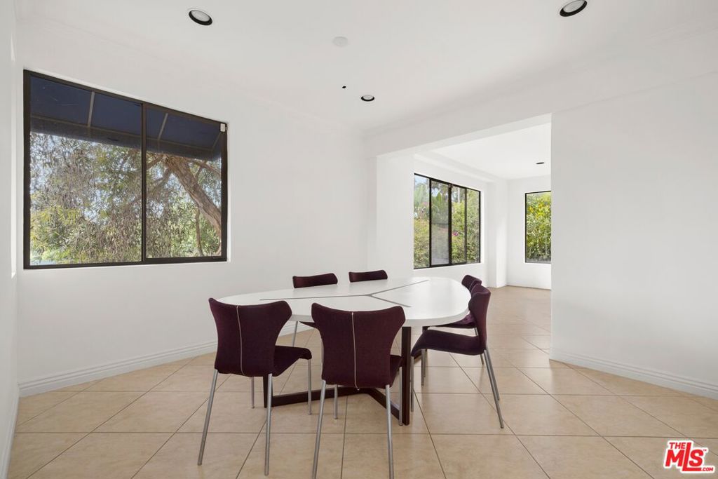 1121 La Collina Drive Property Photo 10
