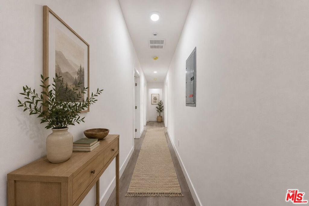 1617 W 55th Street Property Photo 2
