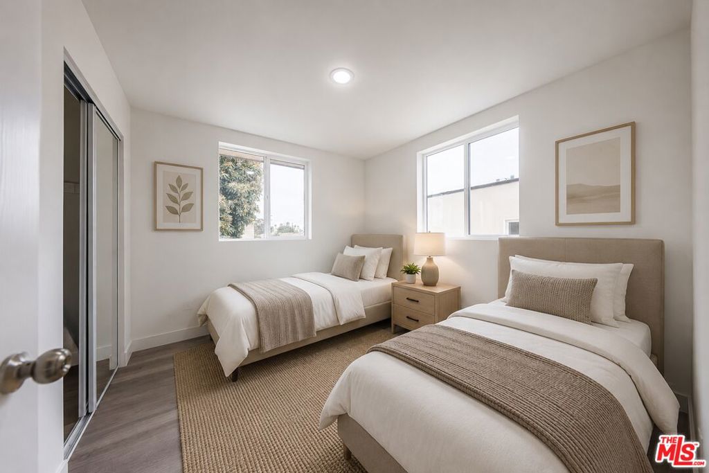 1617 W 55th Street Property Photo 8