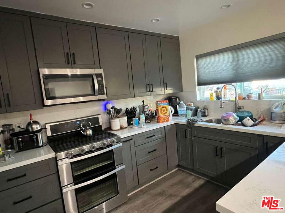 17014 Rinaldi Street Property Photo 10