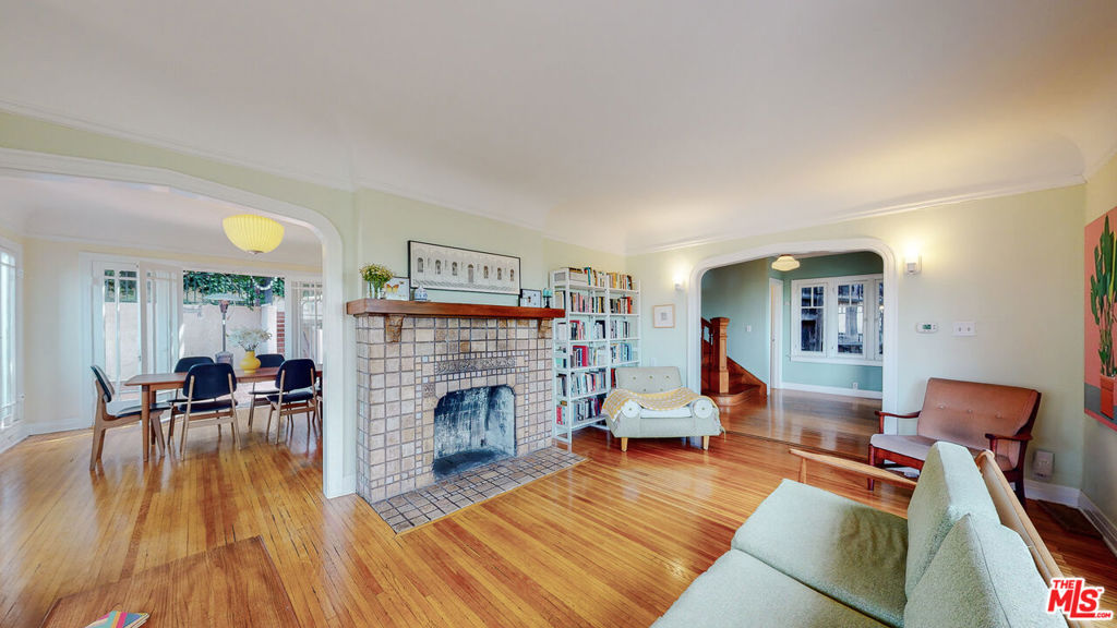 3627 Crestmont Avenue Property Photo 1