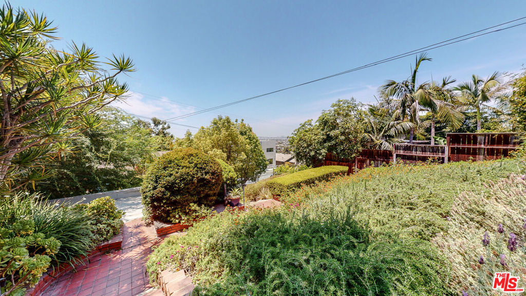 3627 Crestmont Avenue Property Photo 4
