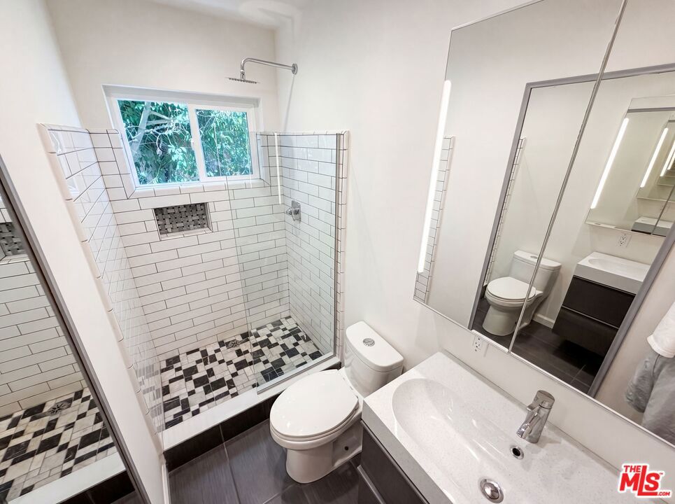 176 Waverly Drive Property Photo 8