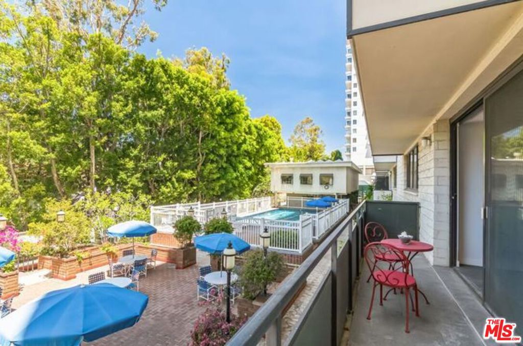 10535 Wilshire Boulevard 404 Property Photo 2