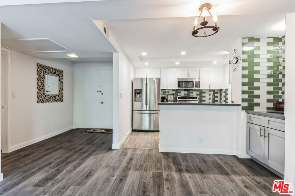 10535 Wilshire Boulevard 404 Property Photo 4