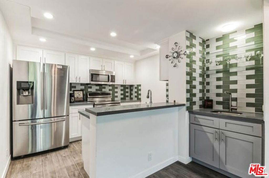 10535 Wilshire Boulevard 404 Property Photo 6