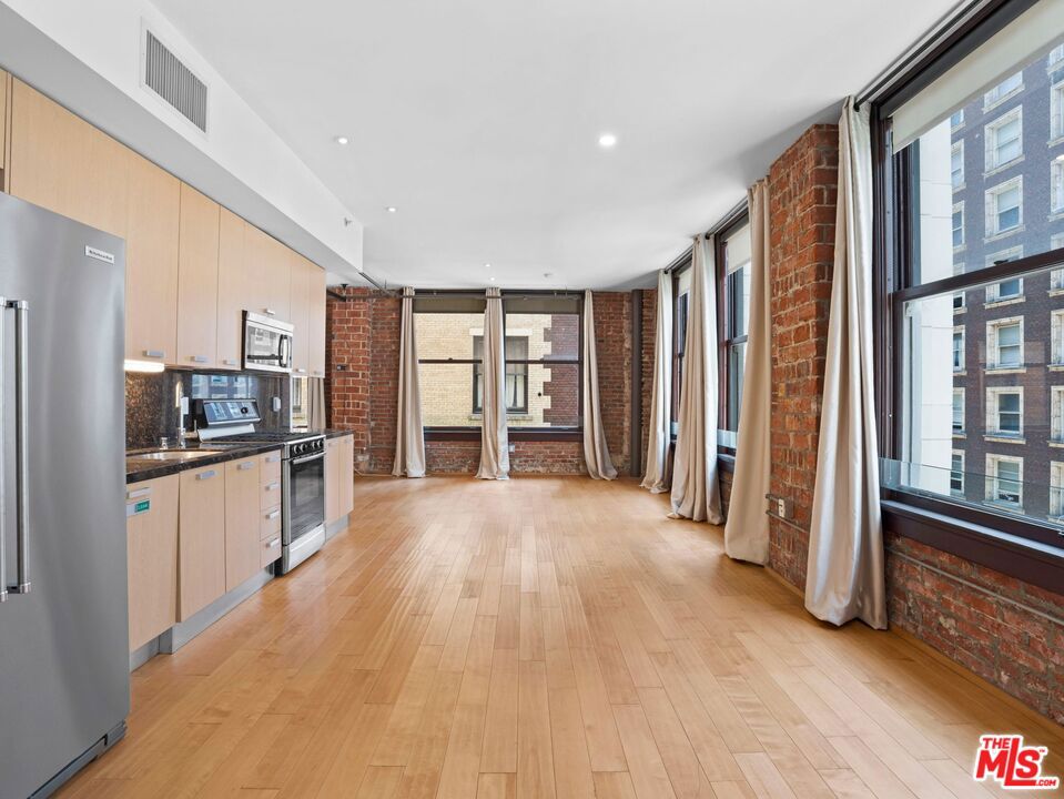 460 S Spring Street 512 Property Photo 1