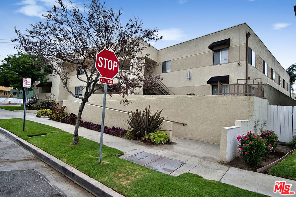 2005 Grismer Avenue Property Photo 4
