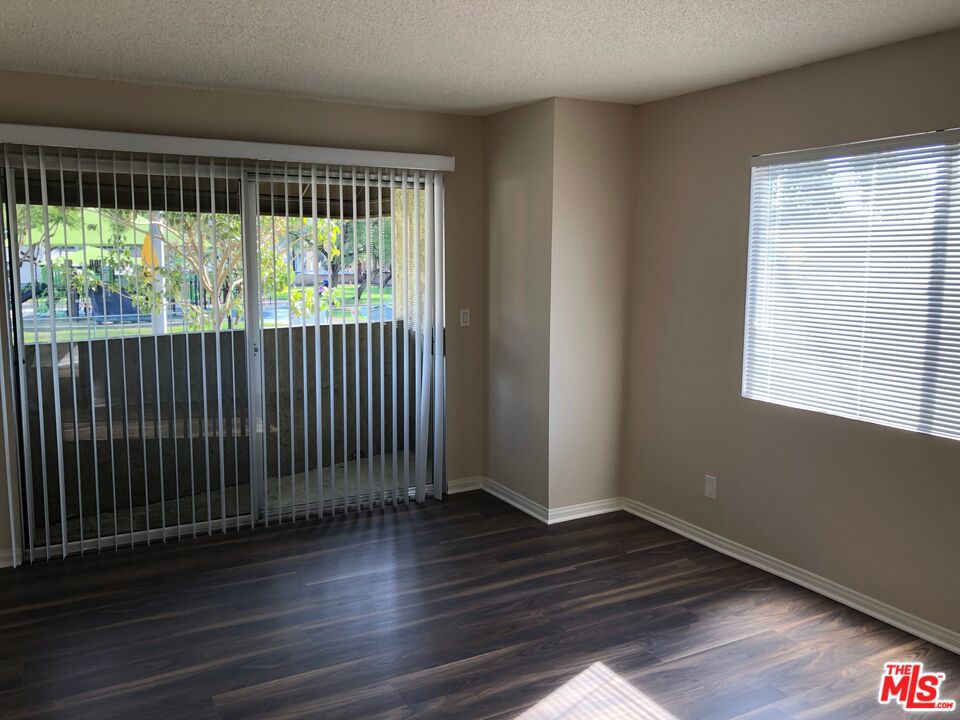2005 Grismer Avenue Property Photo 13