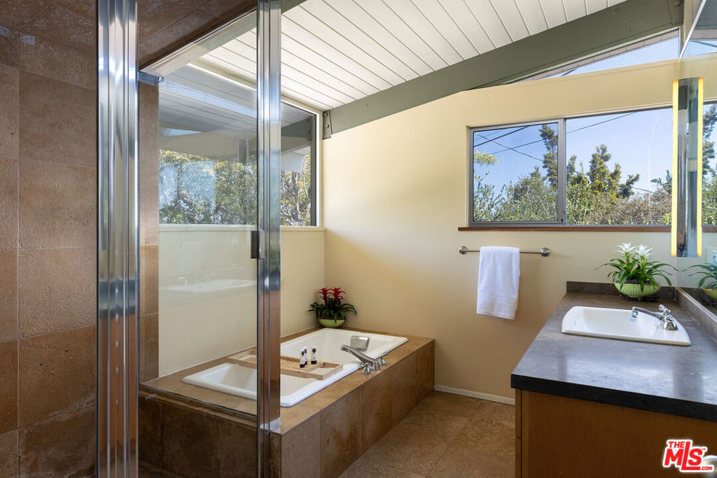 716 Rochedale Way Property Photo 12