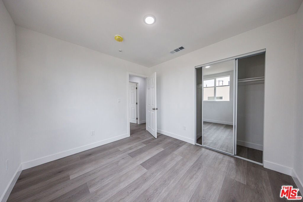 1617 W 55th Street Property Photo 3