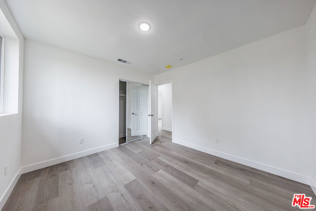 1617 W 55th Street Property Photo 5