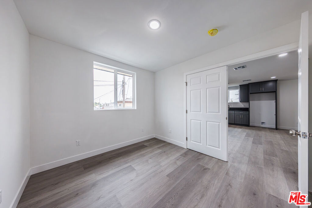 1617 W 55th Street Property Photo 8