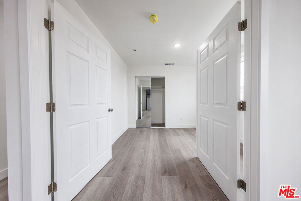 1617 W 55th Street Property Photo 10