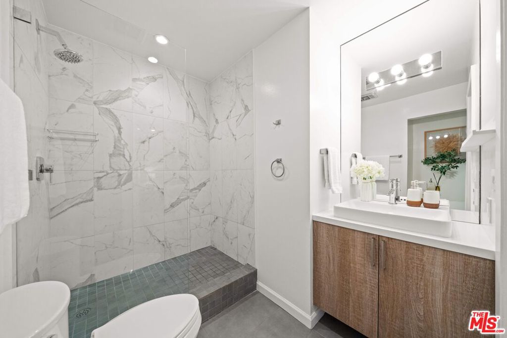 100 S Doheny Drive 514 Property Photo 11