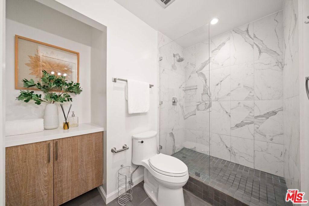100 S Doheny Drive 514 Property Photo 12