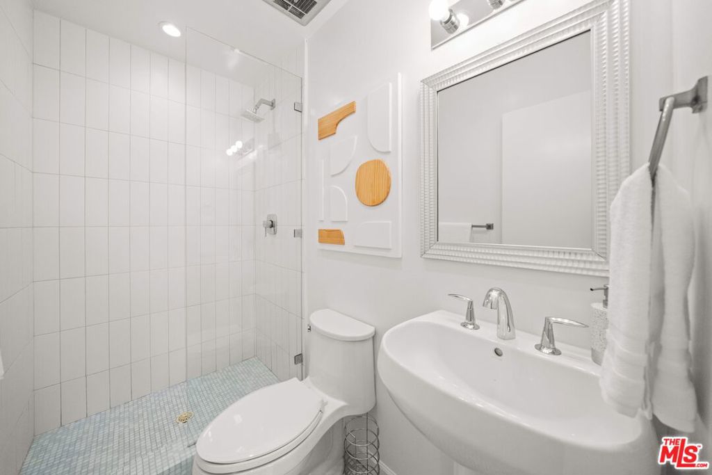 100 S Doheny Drive 514 Property Photo 15