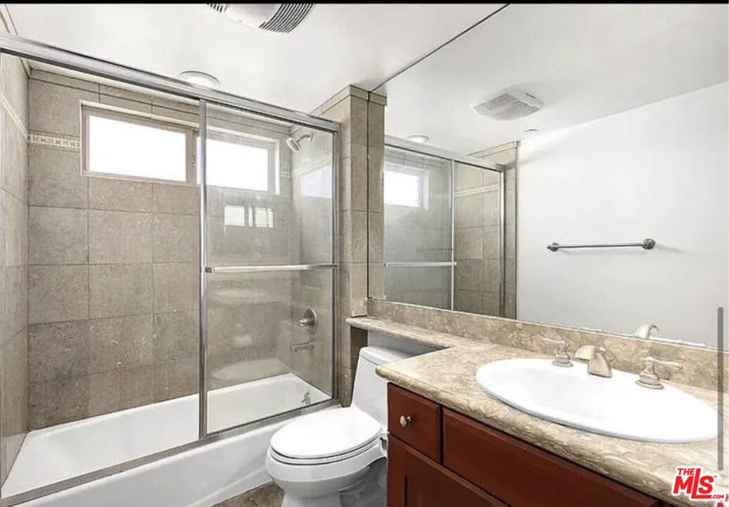 1621 Barry Avenue Ph3 Property Photo 9
