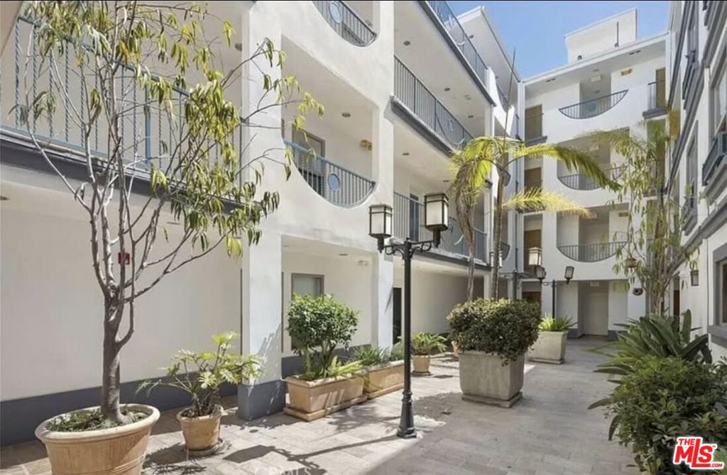 1621 Barry Avenue Ph3 Property Photo 11
