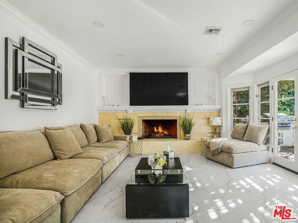 6111 County Oak Road Property Photo 7