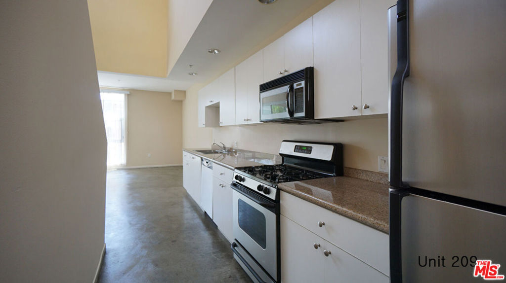 922 W 23rd Street 209 Property Photo 4
