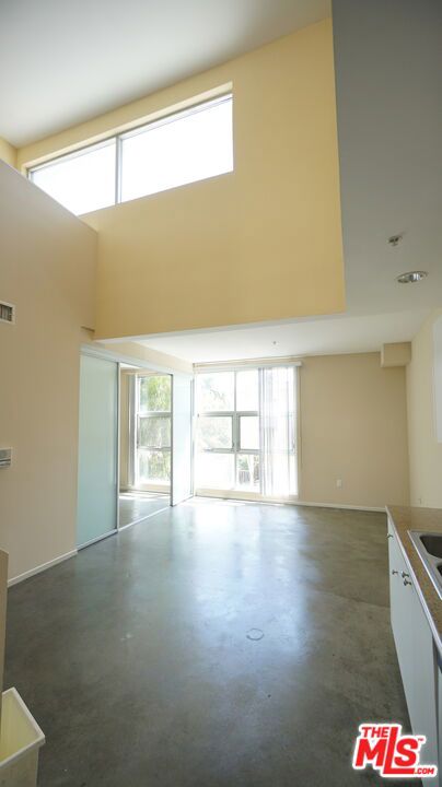 922 W 23rd Street 209 Property Photo 7