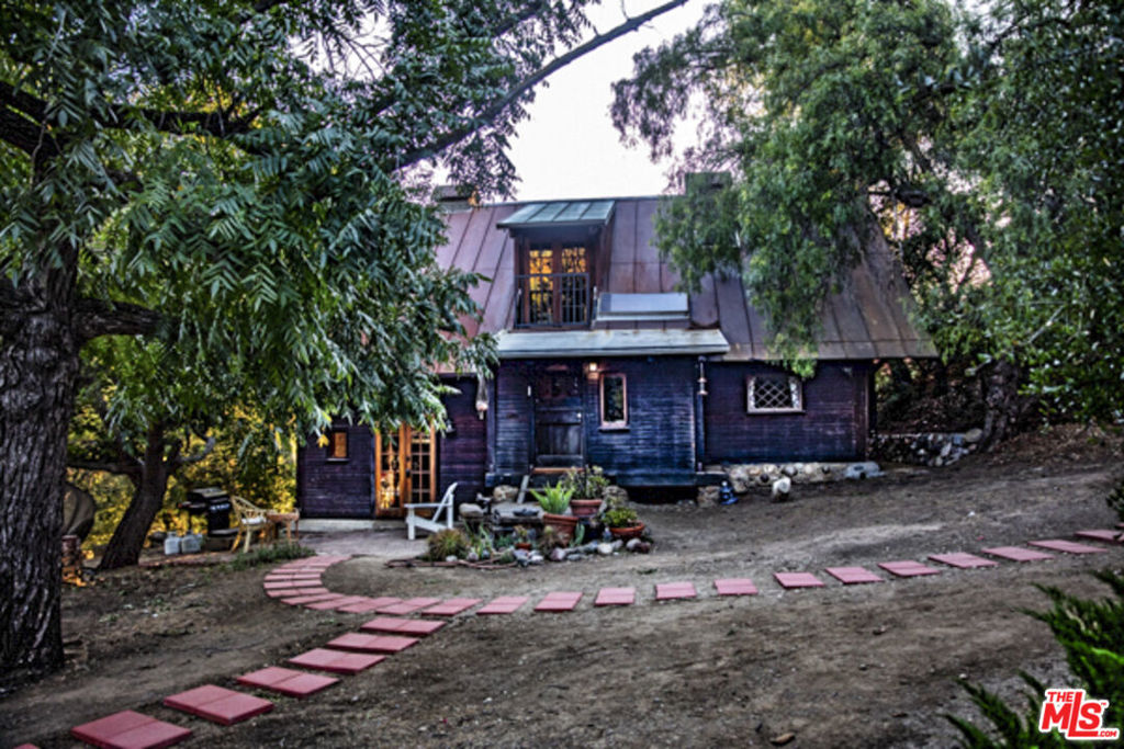 2521 Topanga Skyline Drive Property Photo 3