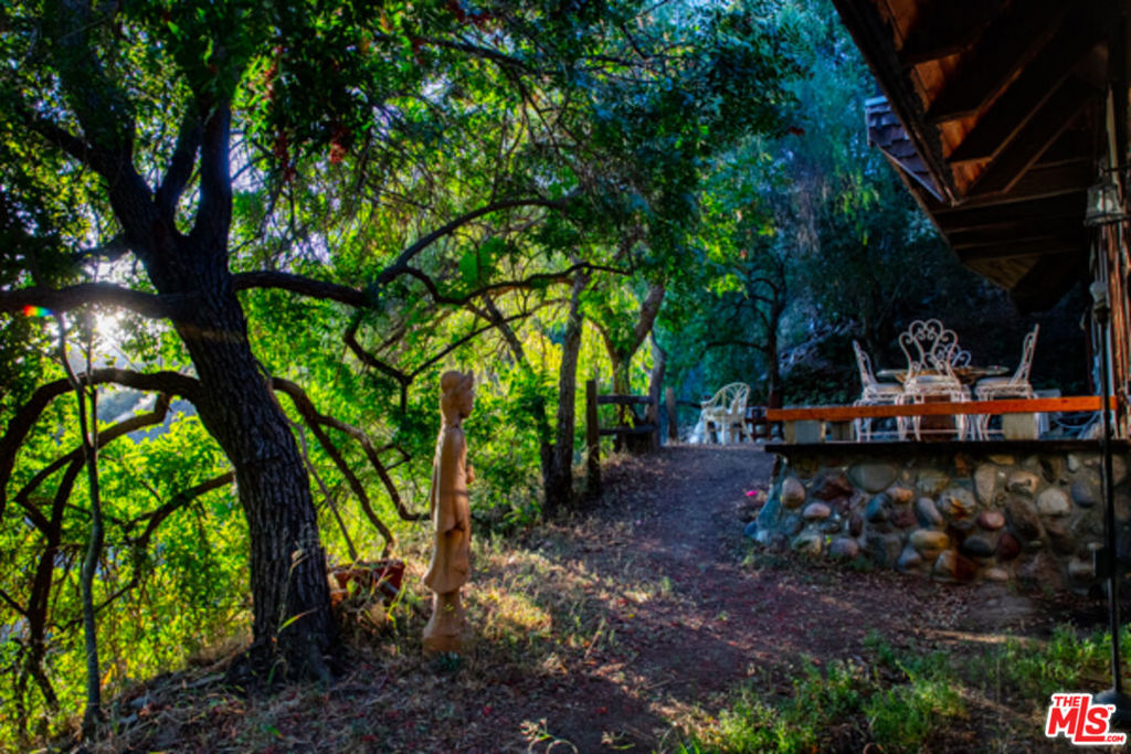 2521 Topanga Skyline Drive Property Photo 4