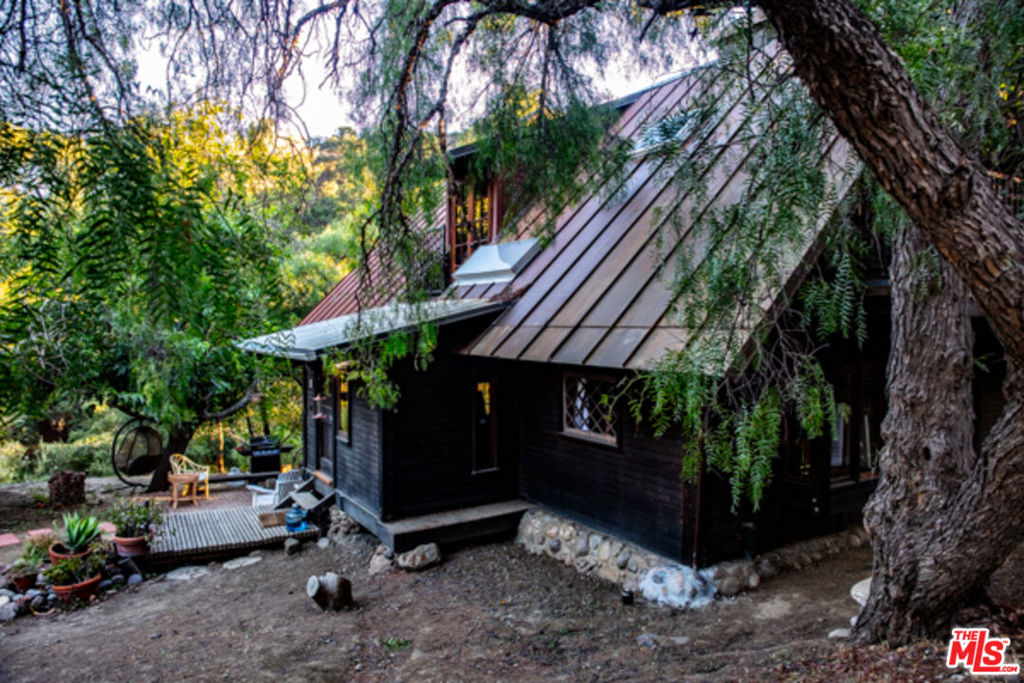 2521 Topanga Skyline Drive Property Photo 5