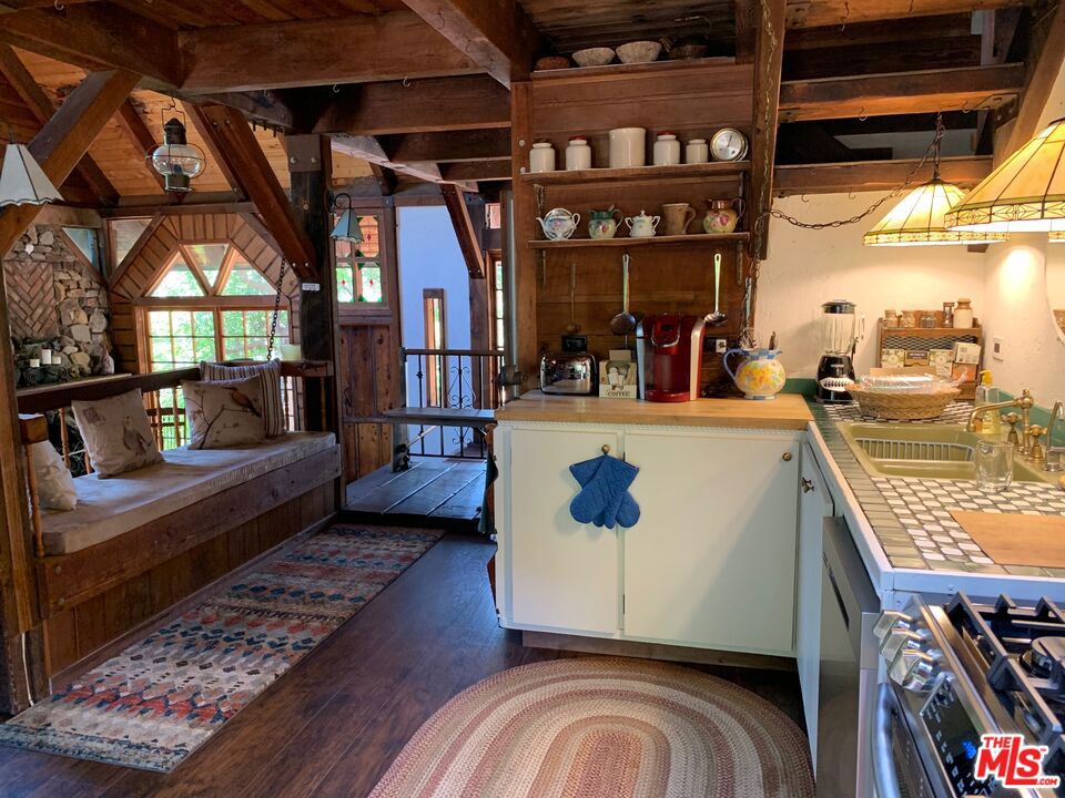 2521 Topanga Skyline Drive Property Photo 14