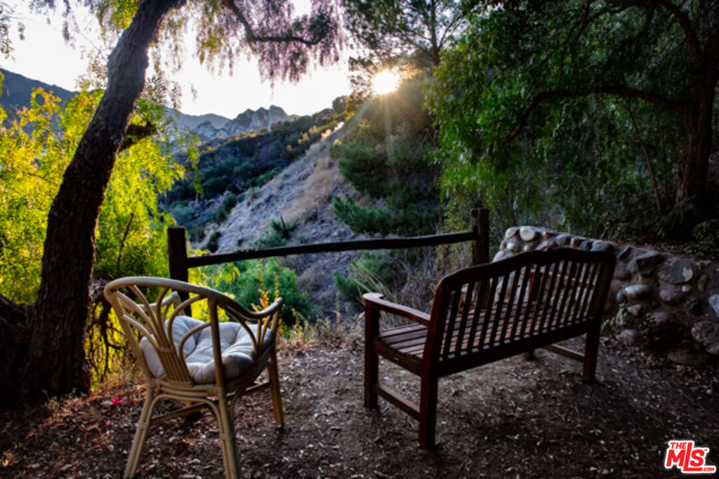 2521 Topanga Skyline Drive Property Photo 18