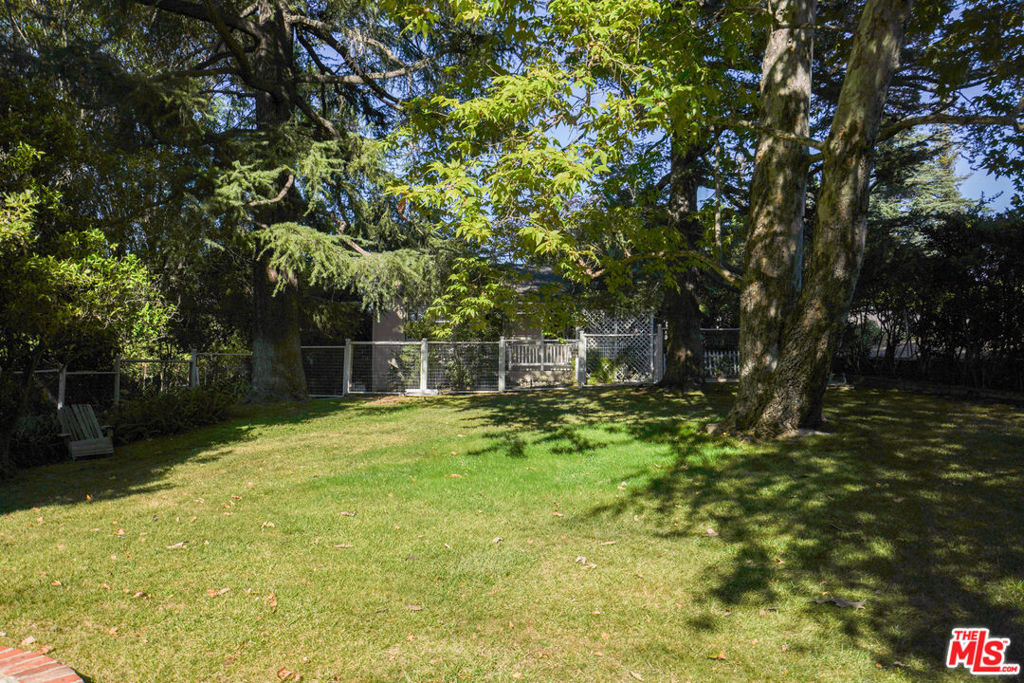 4164 1/2 Stansbury Avenue Property Photo 1