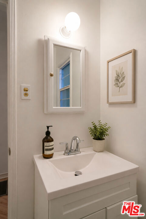4164 1/2 Stansbury Avenue Property Photo 19