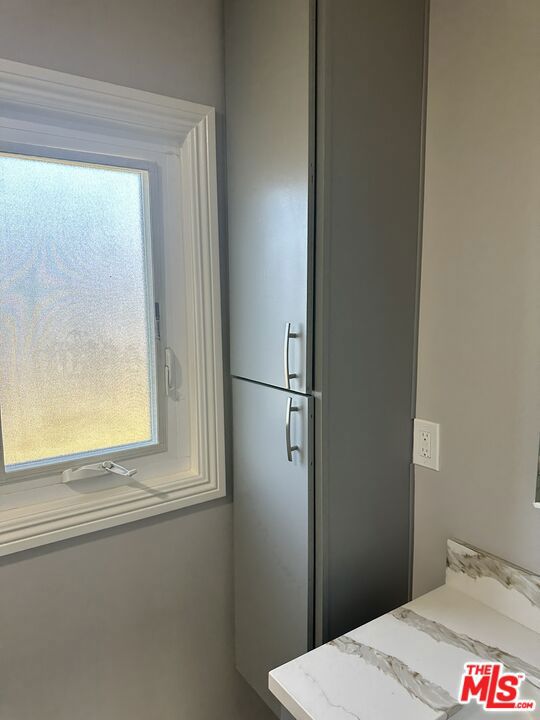 711 Larch Street 10 Property Photo 11
