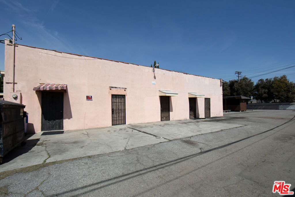 7112 S Victoria Avenue Property Photo 18