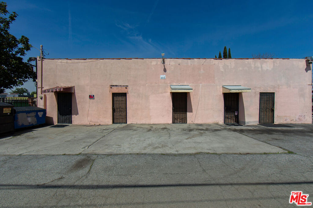 7112 S Victoria Avenue Property Photo 19