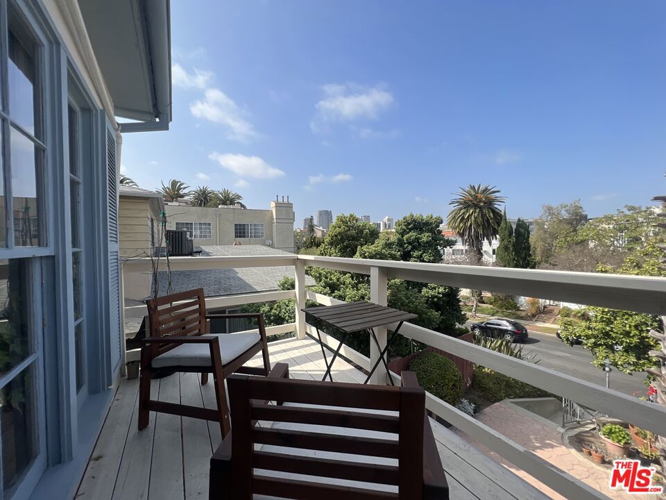 1721 Glendon Avenue Property Photo 2