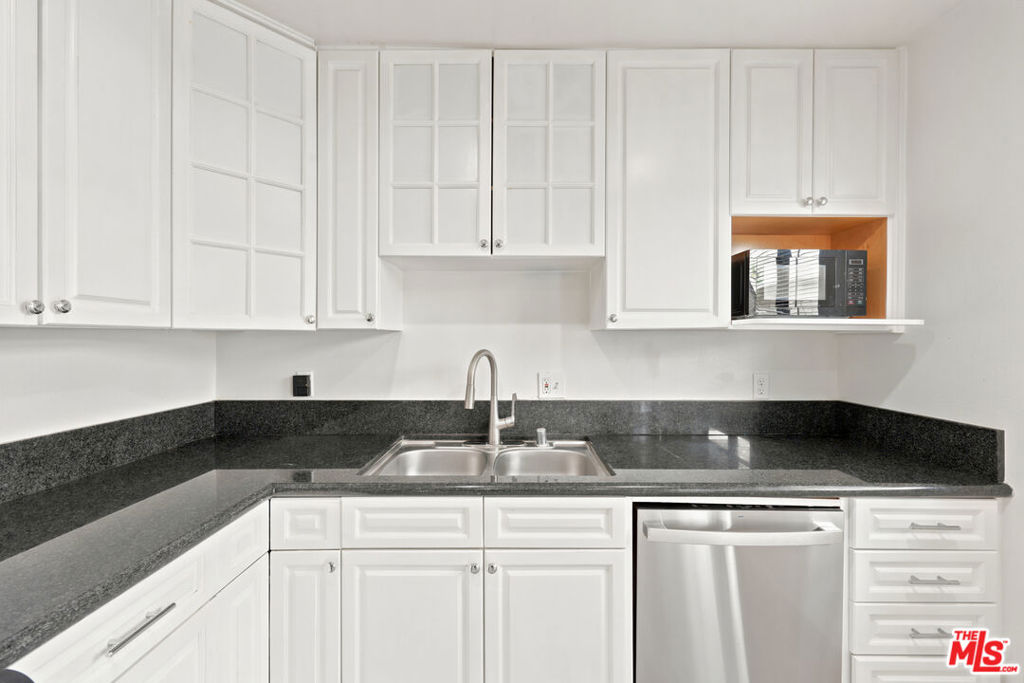 14937 Sherman Way 2 Property Photo 23