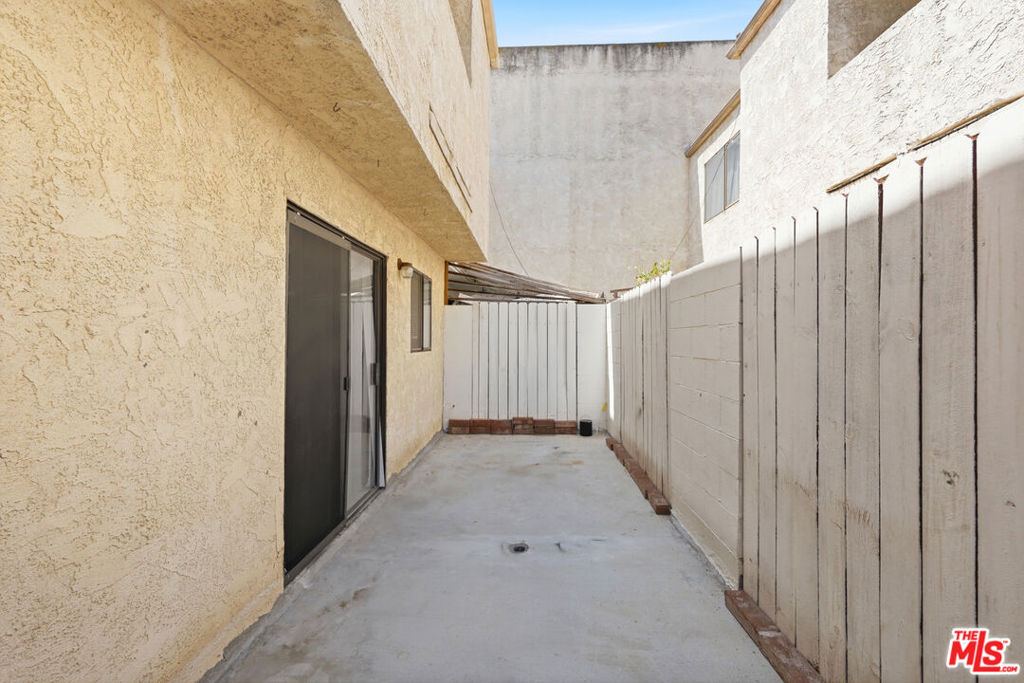 14937 Sherman Way 2 Property Photo 26
