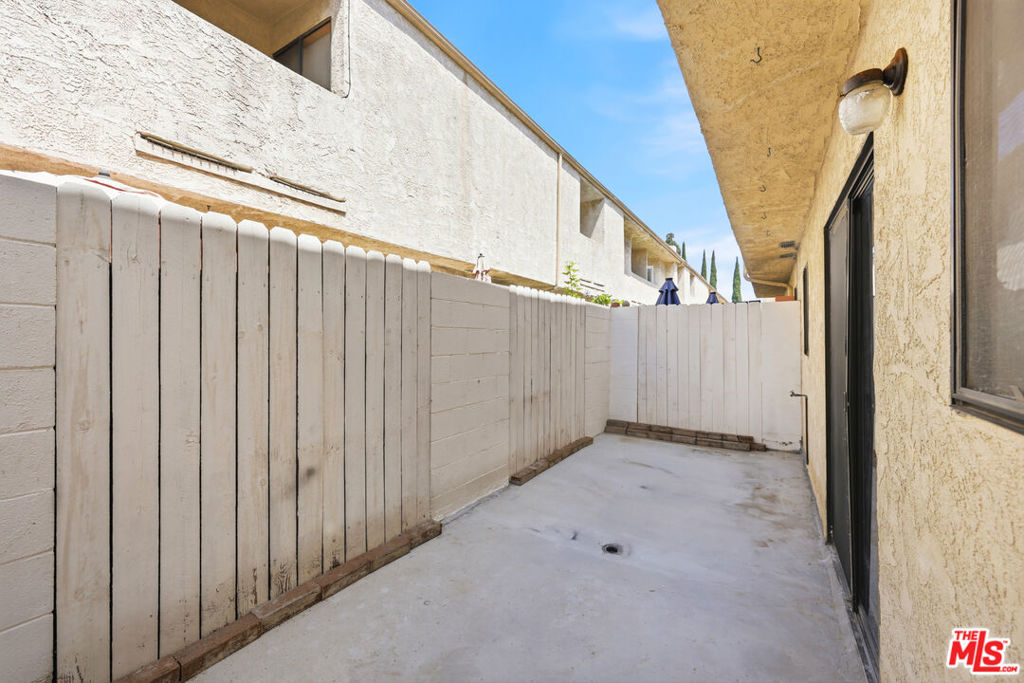 14937 Sherman Way 2 Property Photo 27