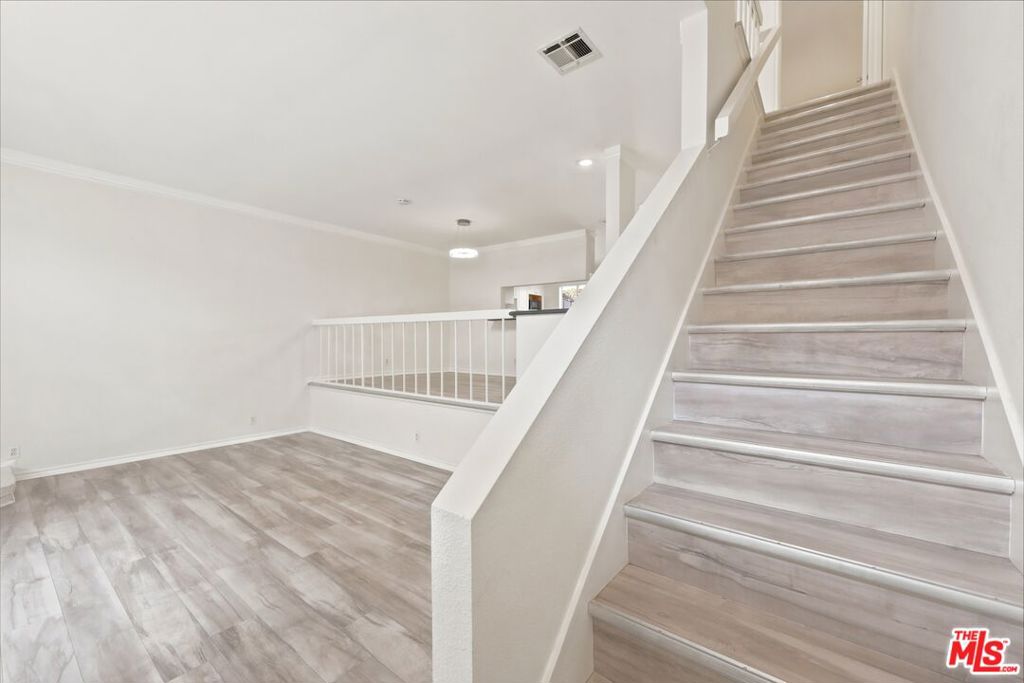 14937 Sherman Way 2 Property Photo 28
