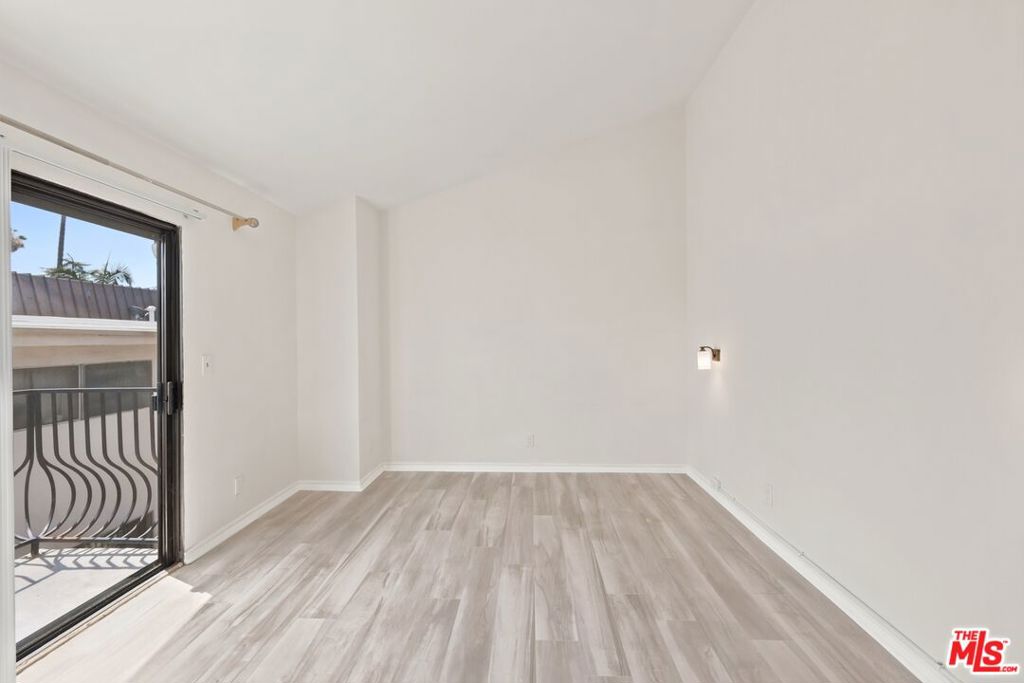 14937 Sherman Way 2 Property Photo 38