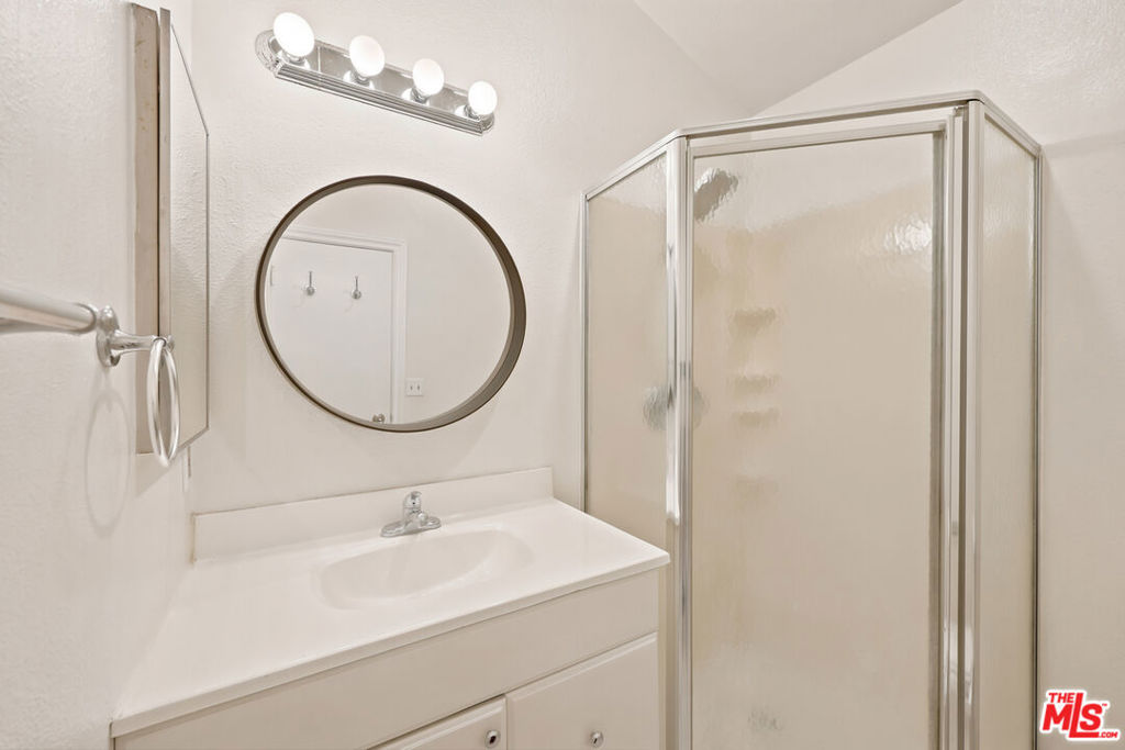 14937 Sherman Way 2 Property Photo 41