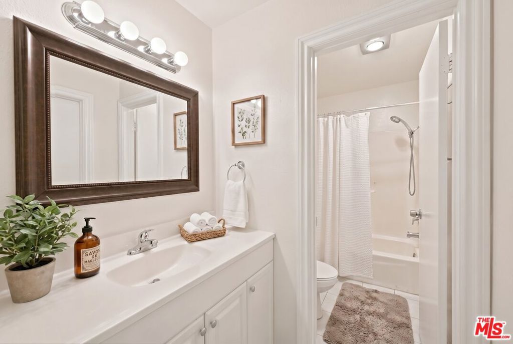 14937 Sherman Way 2 Property Photo 45