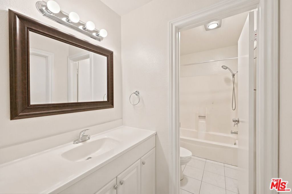 14937 Sherman Way 2 Property Photo 46